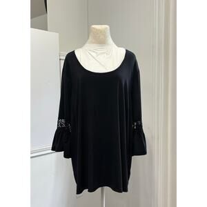 Cathrines black top with lace bell sleeves and scoop‎ neck sz 2xwp boho elegant